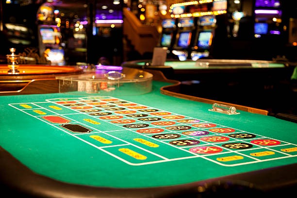 No Commission Baccarat live dealer table on qqindah login with multi-camera feed